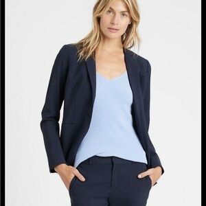 Classic women’s blue navy blazer Banana Republic size 6 NWT